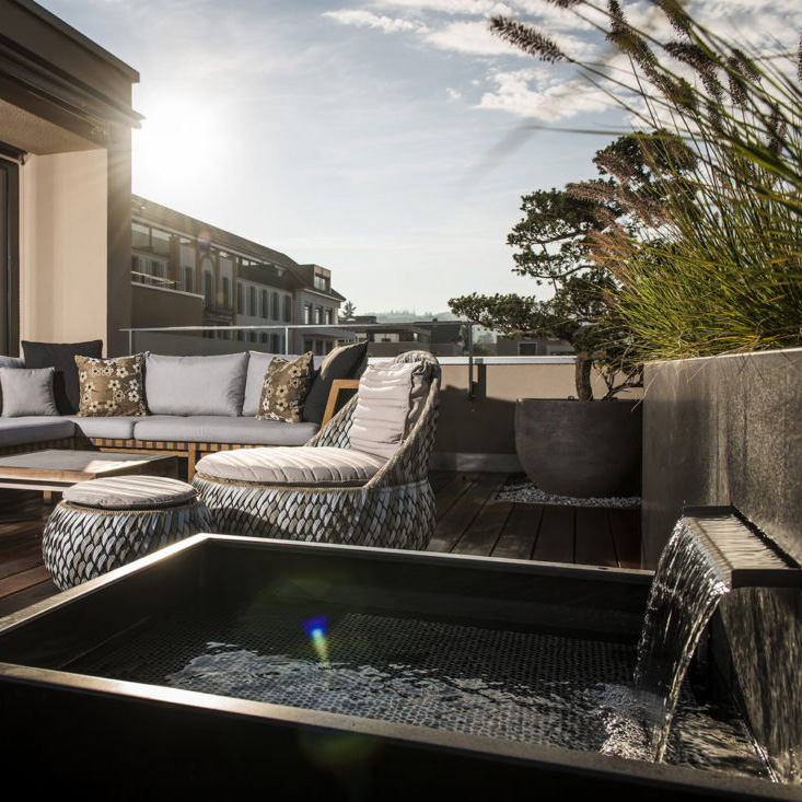 Terrasse mit Brunnen